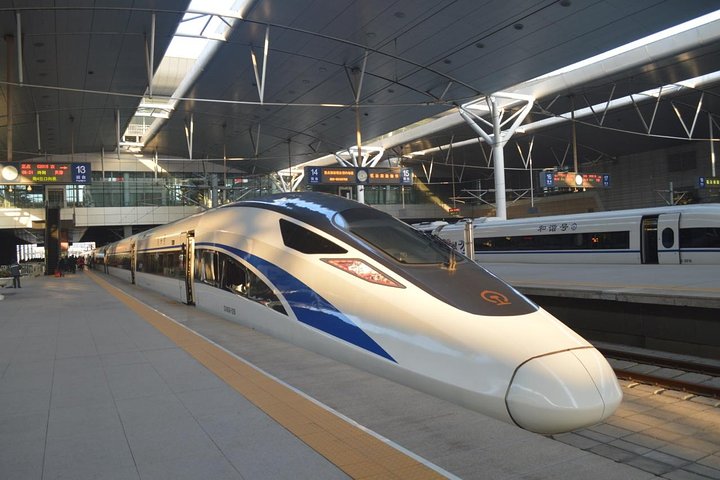 Shanghai-high-speed-bullet-train